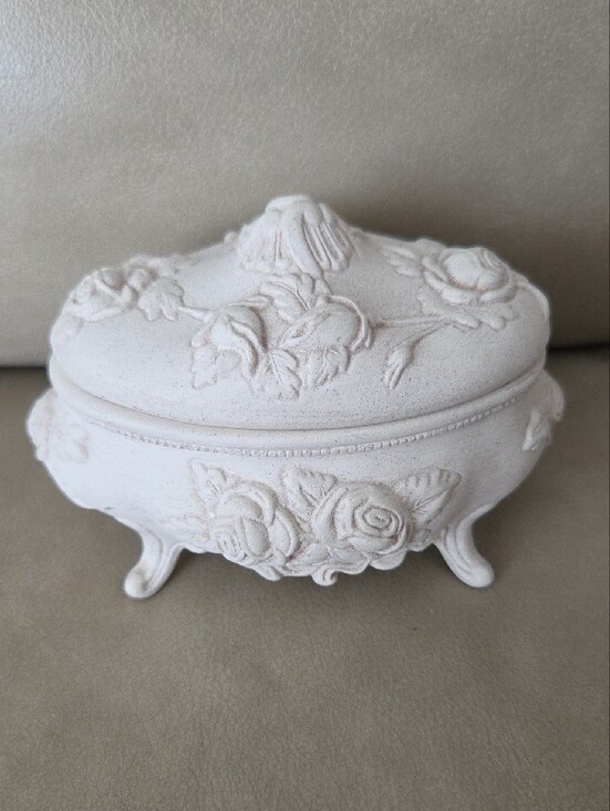 Silvana's ceramics Other - Ornate Floral Decorative Trinket Box in Off White Handcrafted In Canada